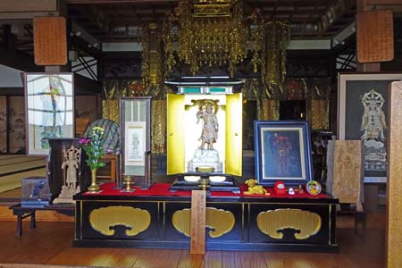 大多摩ウォーキングトレイルＡ－１・宗建寺の本堂には毘沙門天像