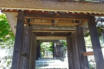 明白院の茅葺山門