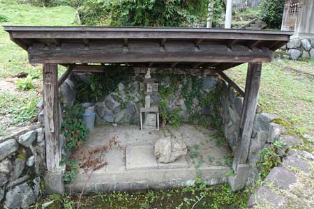 大多摩ウォーキングトレイルＡ－２・水場に祀られた水神様