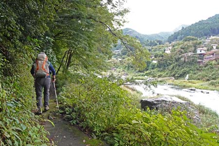 大多摩ウォーキングトレイルＡ－２・多摩川沿いに遊歩道が続きます