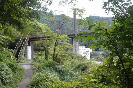 大多摩ウォーキングトレイルＡ－２・杣の小橋で左岸に