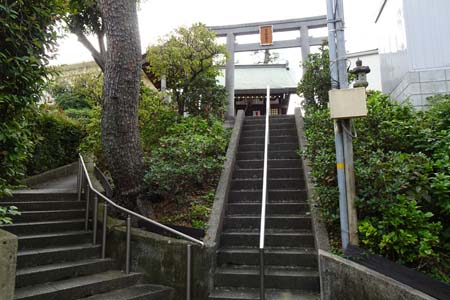横浜市磯子区・若宮御霊神社の石段
