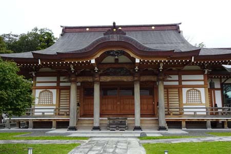 町田市・養運寺の本堂