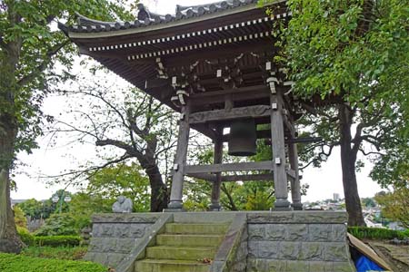 町田市・養運寺の鐘楼