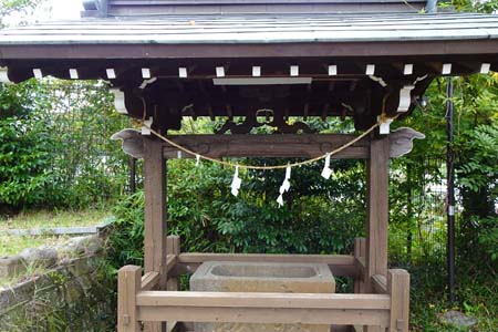 町田市・小野神社の御手水場