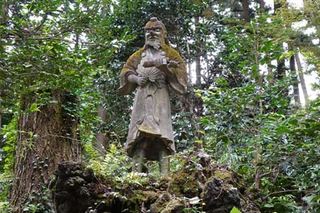 八王子城山・八王子城の脇に天狗の石像