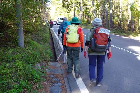 守屋山・立岩コース入り口から杖突峠へ
