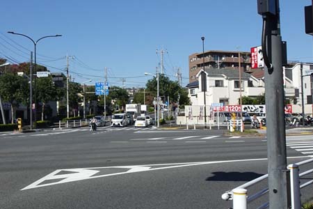 多摩市・乞田新大橋交差点
