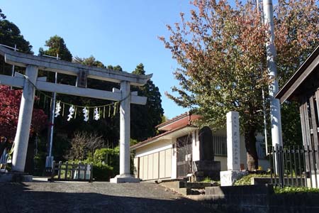 多摩市・熊野神社脇に霞ノ関南木戸跡