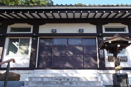 多摩市・観音寺の本堂