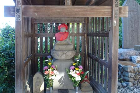 多摩市・観音寺の地蔵堂