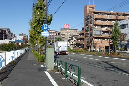 多摩市・車の流れも追い鎌倉街道
