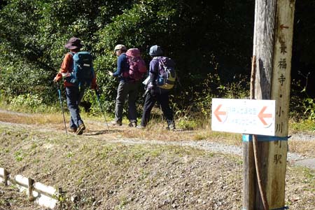 官ノ倉山・外秩父七峰ハイキングコースの道標