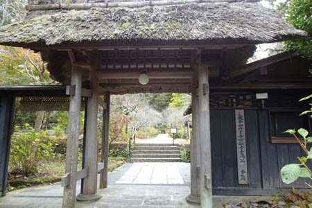 鎌倉市・東慶寺の山門