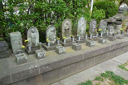 鎌倉市・成福寺の石仏