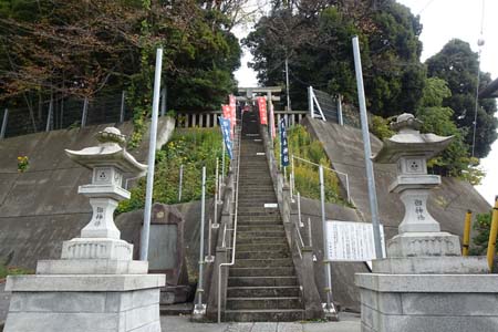 横浜市栄区・青木神社の１２０段の石段