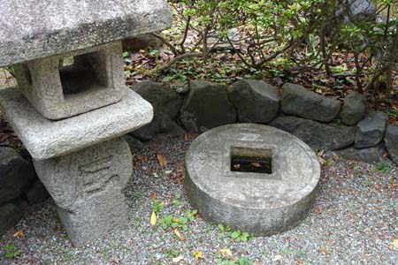 横浜市栄区・法安寺の知足手水鉢