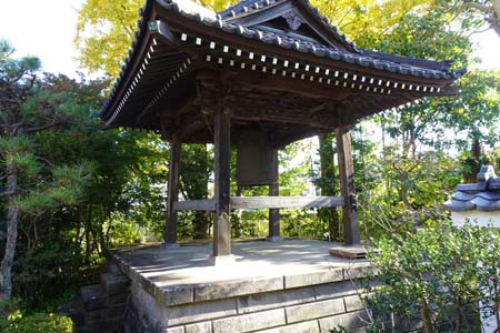 横浜市栄区・長光寺の鐘楼