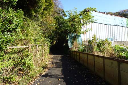 横浜市栄区・急な石段を登って