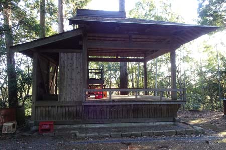 八王子市・下恩方秋葉神社の神楽殿