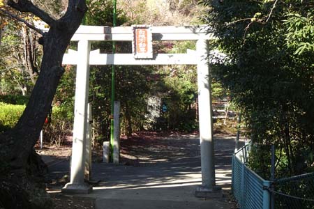 横浜市旭区・白根不動の石鳥居
