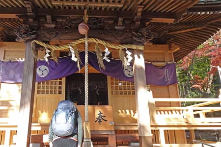 横浜市旭区・白根神社の拝殿