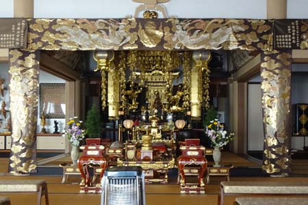 横浜市緑区・長泉寺の本堂の内部