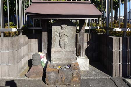 横浜市緑区・道路沿いに庚申塚