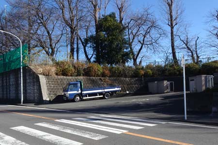 横浜市都筑区・川和高校の入り口