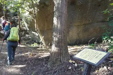 鏡岩
