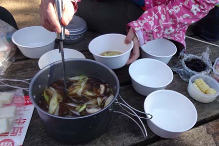 石老山・山頂でお汁粉とお雑煮