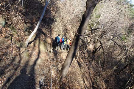 石老山・沢コースを右に分けチャレンジコースへ