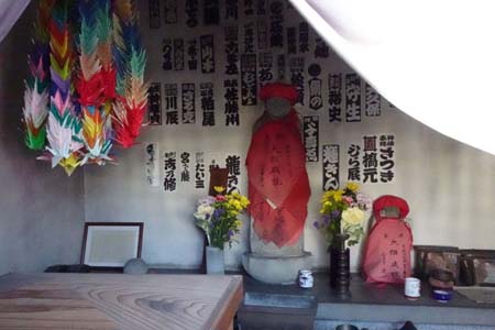 あきる野市・下町地蔵堂にお地蔵さん