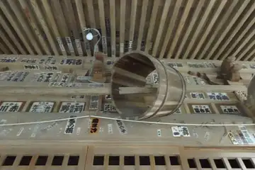 子生神社の拝殿にひしゃく
