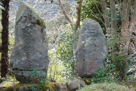 あきる野市・光厳寺の三界万霊と寒念仏供養塔