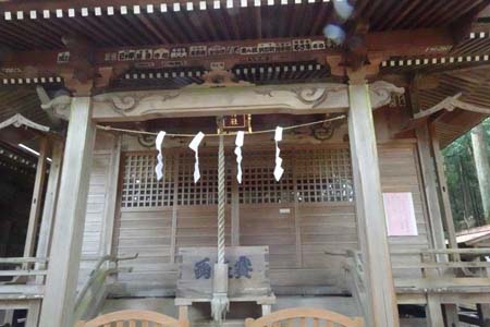 あきる野市・三嶋神社の拝殿