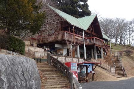 千代田アルプス・三ツ石森林公園もりの小屋