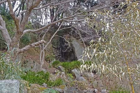 千代田アルプス・しめ縄が張られたみかえりの滝