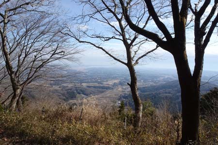 千代田アルプス・山頂からは霞ヶ浦が霞んでいます