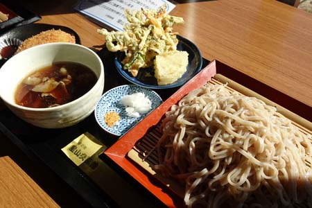 小野路・ランチはうどんとコロッケ