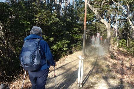 北高尾山稜・地蔵峰に愛宕地蔵尊