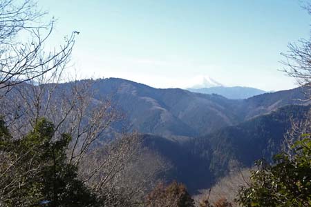 北高尾山稜・小仏峠の先に富士山