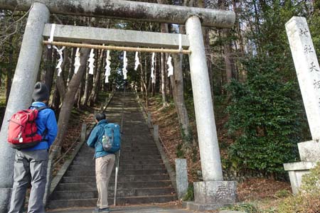 赤ぼっこから吉野梅郷・天祖神社の長い石段