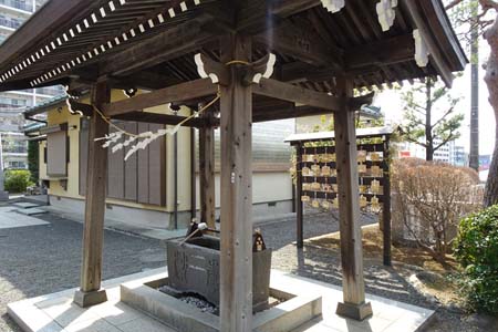 横浜市都筑区・大棚中川杉山神社の御手水場