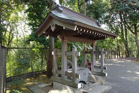 横浜市都筑区・茅ヶ崎杉山神社の御手水場