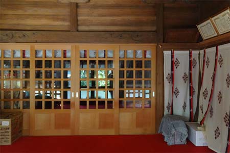 横浜市都筑区・茅ヶ崎杉山神社の拝殿