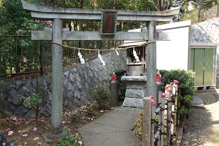 横浜市都筑区・茅ヶ崎杉山神社の稲荷神社