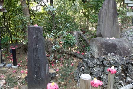 横浜市都筑区・茅ヶ崎杉山神社の御神水舊地（きゅうち）石碑