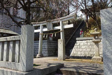 横浜市都筑区・正一位稲荷大明神の鳥居