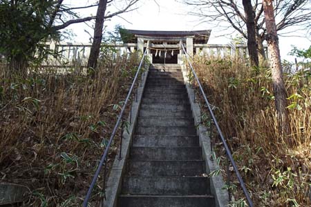 横浜市都筑区・正一位稲荷大明神の石段上に社